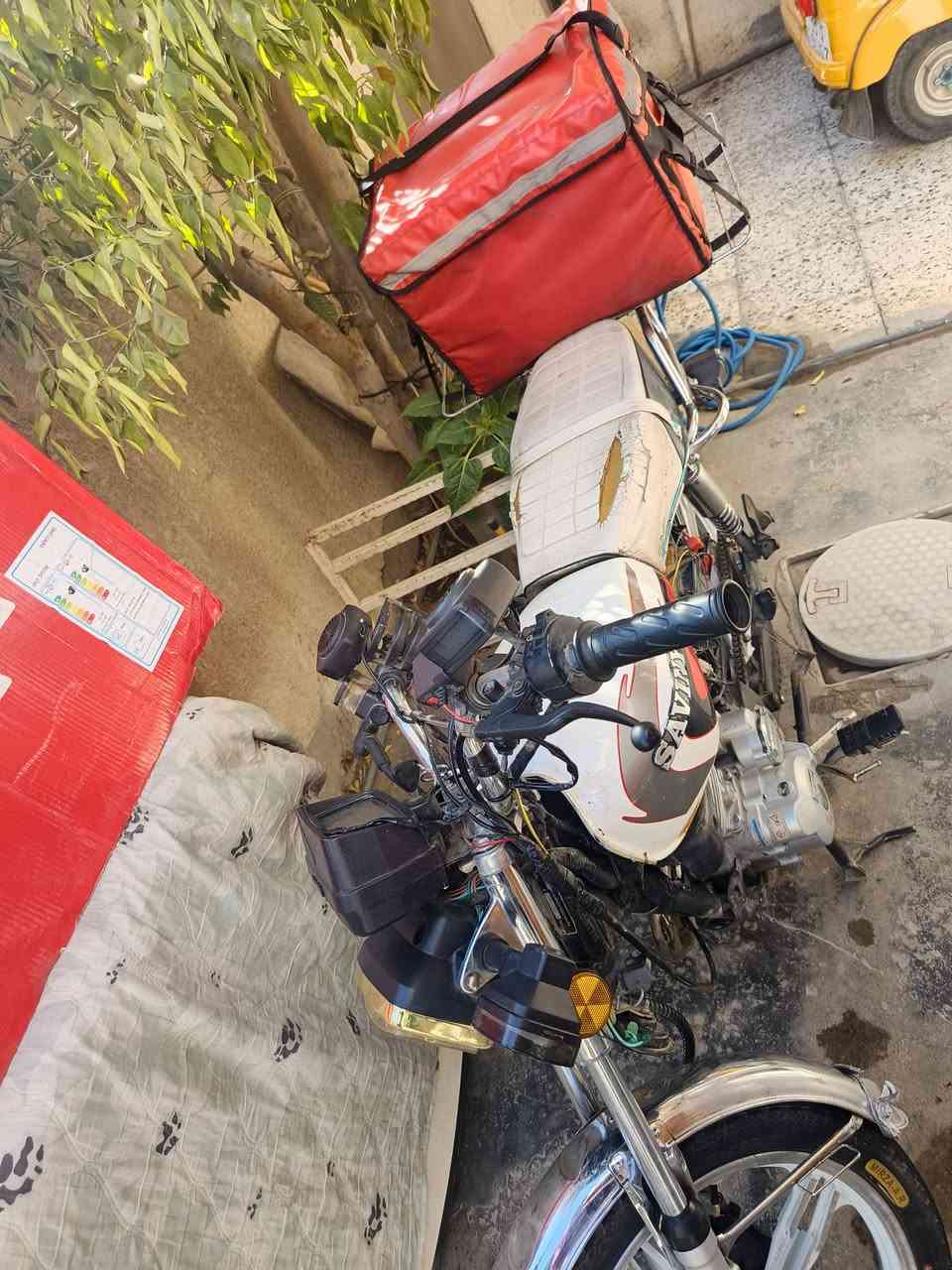 سلام عليكم دراجه سيفان موديل 2023الببع سعر 400 دراجه نضيفه او اي نقص مابيها بس رادلها راجز سلف دراجه كلشي شغال بيها وتاير الي وره نازل دراجه متروكه مكاني بغداد البياع حي الري ***********متواجد بكل وكت  وبي وتساب
