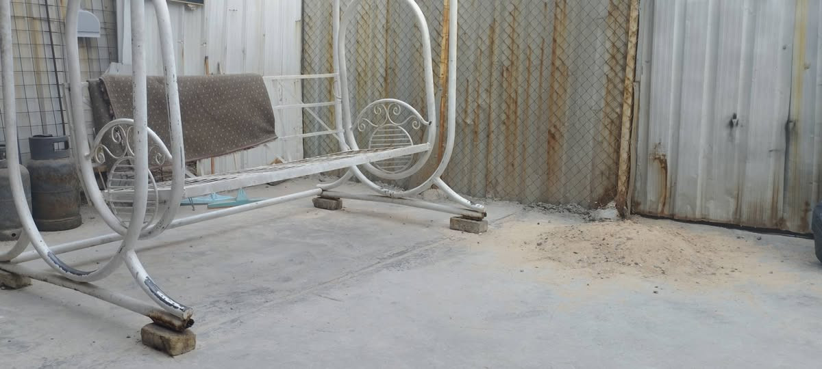 السلام عليكم عندي هاي المرجوحة للبيع الحديد القديم والشغل التكمة بحالة جيدة رايدها ب  250 ألف مكاني بغداد الجديدة وهذا رقمي بي واتس ***********
