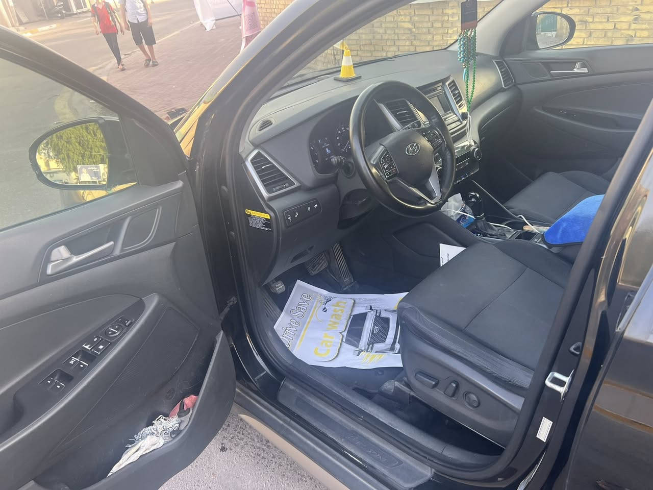 السلام عليكم توسان (مراوس) 
موديل 2017 امريكي 
حادث جاملغ وبنيد فقط 
سياره كامله مابيه نقص 
سعره (145)$
عنوان بغداد رقم ***********
