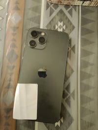 ايفون 12برو ماكس  بي عطل فقط ايسي شبكه  سمكرت بدل شاشه الاصليه  مكاني ...