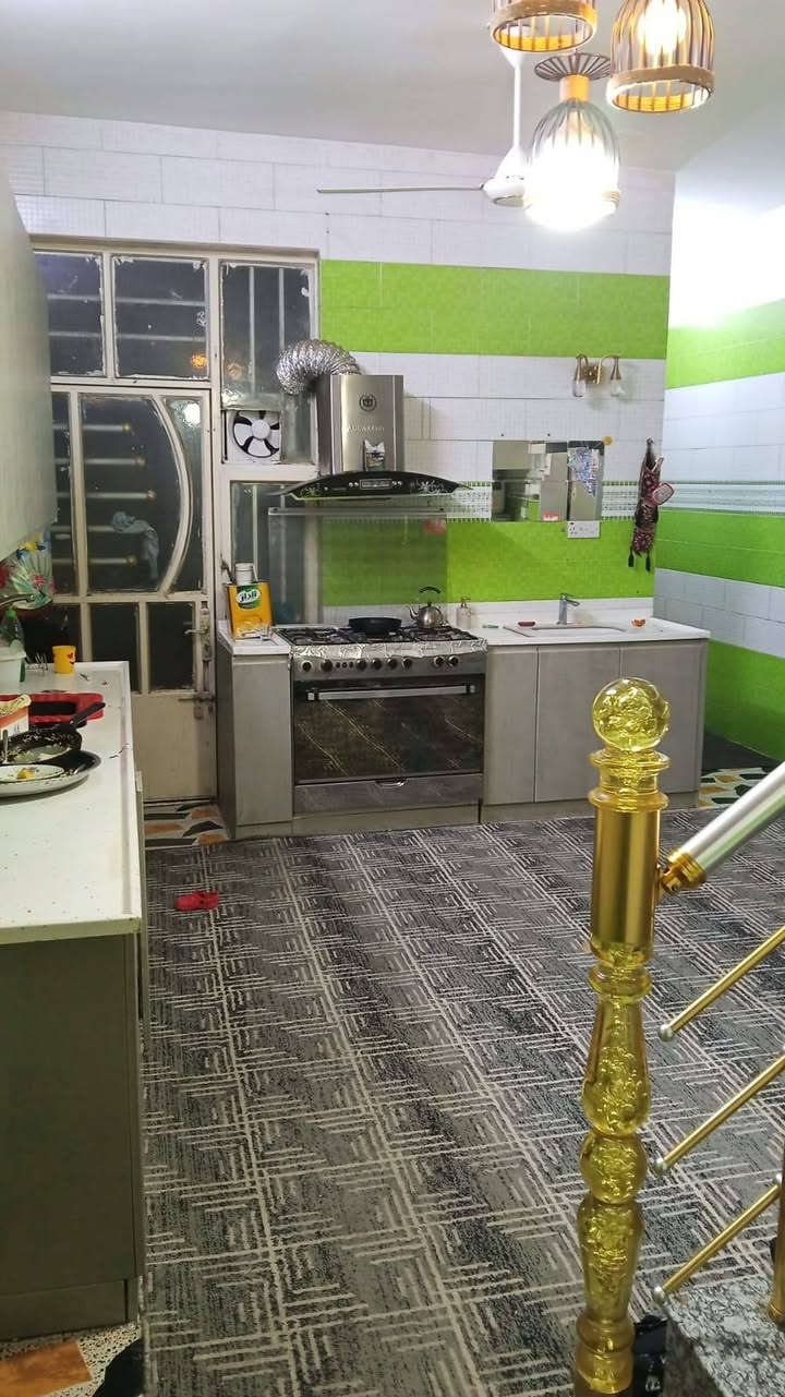 اعلان : عقار للبيع ( طابو ملك صرف   في الزعفرانيه 

🔸 موقع العقار :  شارع المعهد خلف مجمع الخليج 

قرب تاج المعارك 

شارع شارع مقرنص عريض موقع مميز 

🔸 مساحة العقار : ( 100) متر واجهيه (5) نزال (20)

🔸 جنس العقار : طابو ملك صرف  بناء جديد 

طابق ونص 

🏗 يحتوي على   ستقبال مطبخ صاله غرفه نوم صحيات
منور 
🏕 طابق ثاني غرفه وبيتونه مع الصطح يحقلك تبني غرفه بعد

الفيدو في التعليق 
__
♦️ للاستفسار يرجى  الاتصال او مراجعه 

مكتب الاماكن للعقارات . ***********
