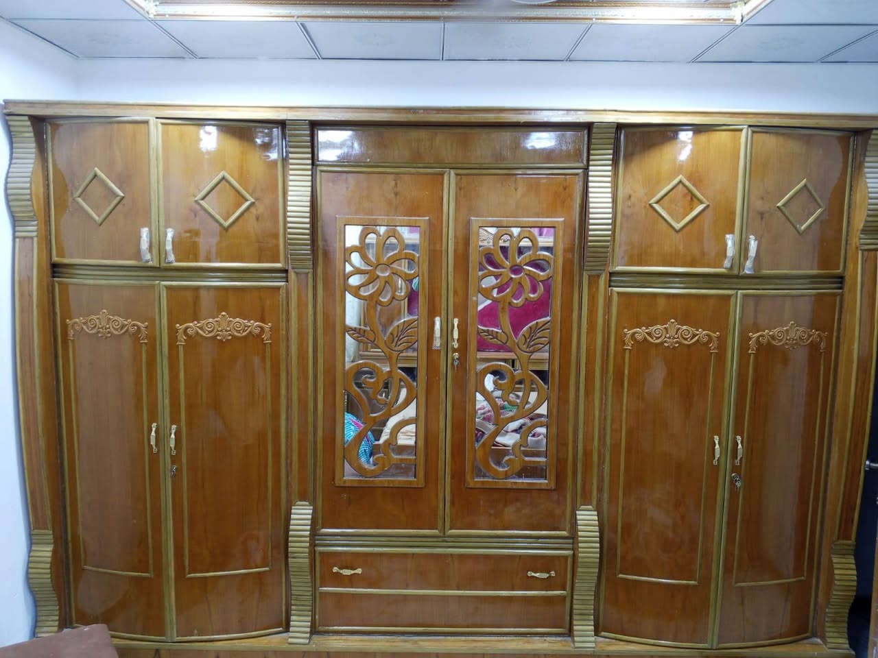 سلام عليكم غرفه اخشاب للبيع سعر 900ستفسار ***********
