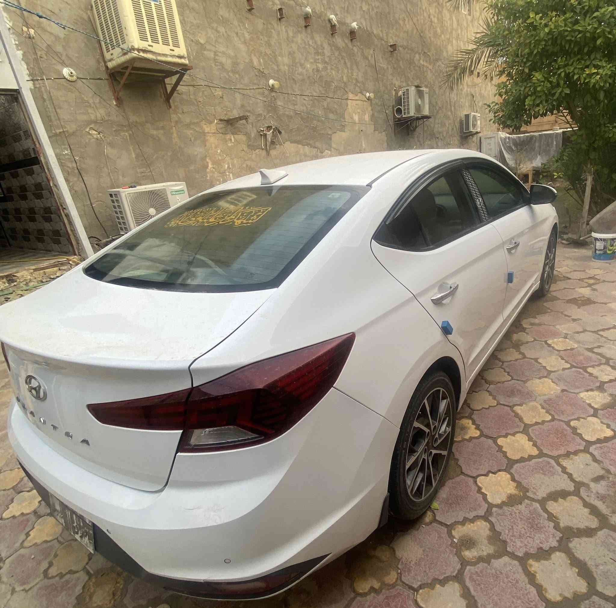 موديل 19 خليجي رقم ابريل سنويا ساقطه ماشيه 150 بيها بارد باب خلفي وتكحيل بسيط بنيد ***********
سعرها 157 وبيها مجال
