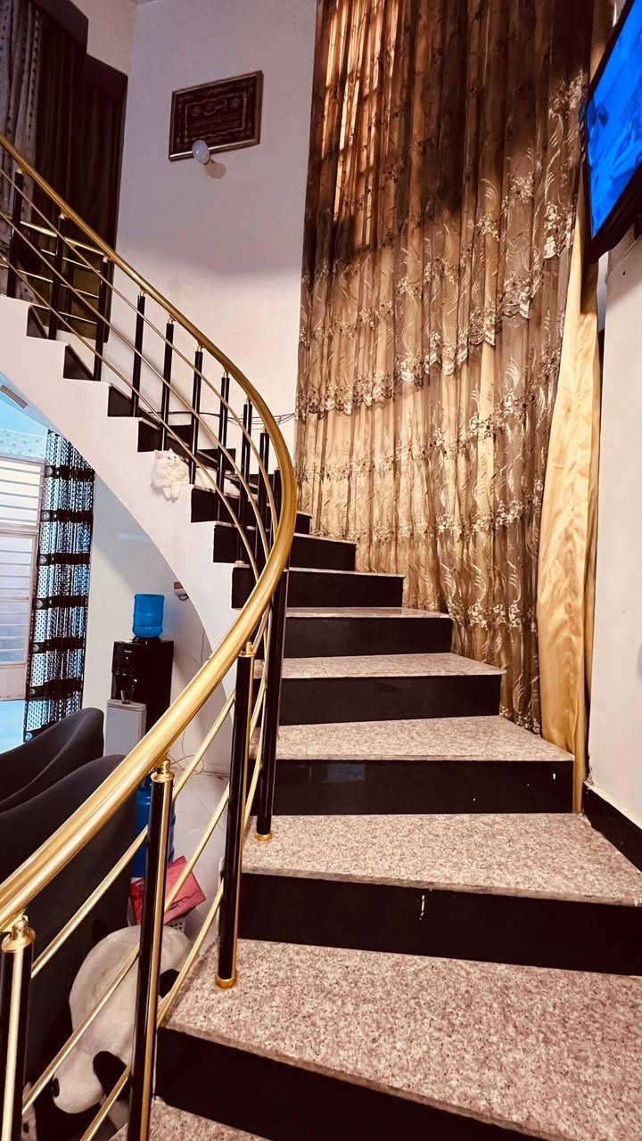 🏡 دار سكن للبيع 
 العنوان : ام الخيل الثالثه -- قرب مدرسة قطر الندى
📐 المساحة: 150 متر
↔️ الواجهة: 7.5 متر

🏠 الدار طابقين بناء كونكريت
✨ يحتوي على:
▪️ 3 غرف نوم
▪️ صالة
▪️ استقبال
▪️ مطبخ
▪️ مجمع صحي عدد 2

✅ تصميم مرتب ومناسب للعوائل
✅ موقع هادئ وسكن ممتاز
المراجعة 
     ♦️♦️♦️مجموعة باسم الشمري♦️♦️♦️
      ♦️♦️للاستثمار والتطوير العقاري♦️♦️
الفرع الاول/بغداد،القادسية،قرب مجمع الوزراء
الفرع الثاني/الديوانية،الجزائر ،الشارع الخدمي،مقابل تقاطع أم الخيل
للأستفسار الاتصال على📲
قسم المبيعات 📠
***********📱
***********📱 
📲 حمّل تطبيق باسم الشمّري العقاري الآن من Google Play:
👉 [https://play.google.com/store/apps/details?id=com.basemShamry.app](https://play.google.com/store/apps/details?id=com.basemShamry.app)
🍏 قريبًا على App Store
