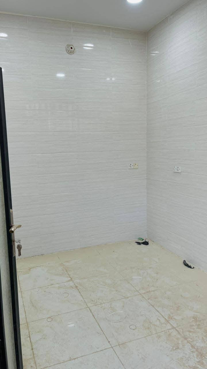 أللهم صل على محمد وعلى آل محمد
للبيع  
دار سكني  ١٠٠ متر وجه ١٠ في ١٠  متكون من ثلاث غرف ومحلقات كامله مطبخ صالة حولي و صحيات جوه وفوك   
عنوان الدار  القادسية الثانية    يرهم بيع ويرهم مراوس بقطعة   للإستفسار  التواصل  على الخاص او الاتصال  ***********_***********  او مراجعة المكتب  العنوان  الطارمية الشارع الرئيسي تقاطع شارع التدبير عمارة ابو صخر مكتب الرياض للعقار/ الطارمية   واهلا وسهلا
