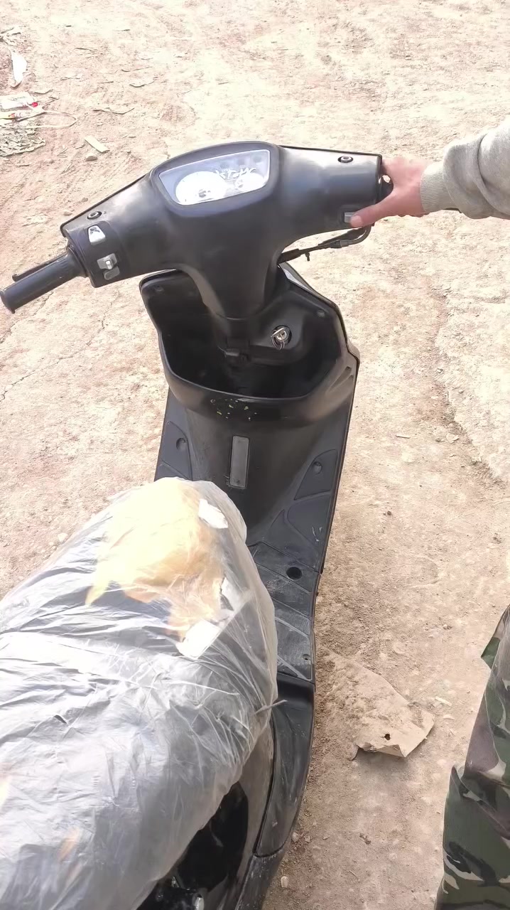 سلام عليكم دراجه 9زروف للبيع كله شغاله من طول لطول ما صاله هواي من طالع ***********
