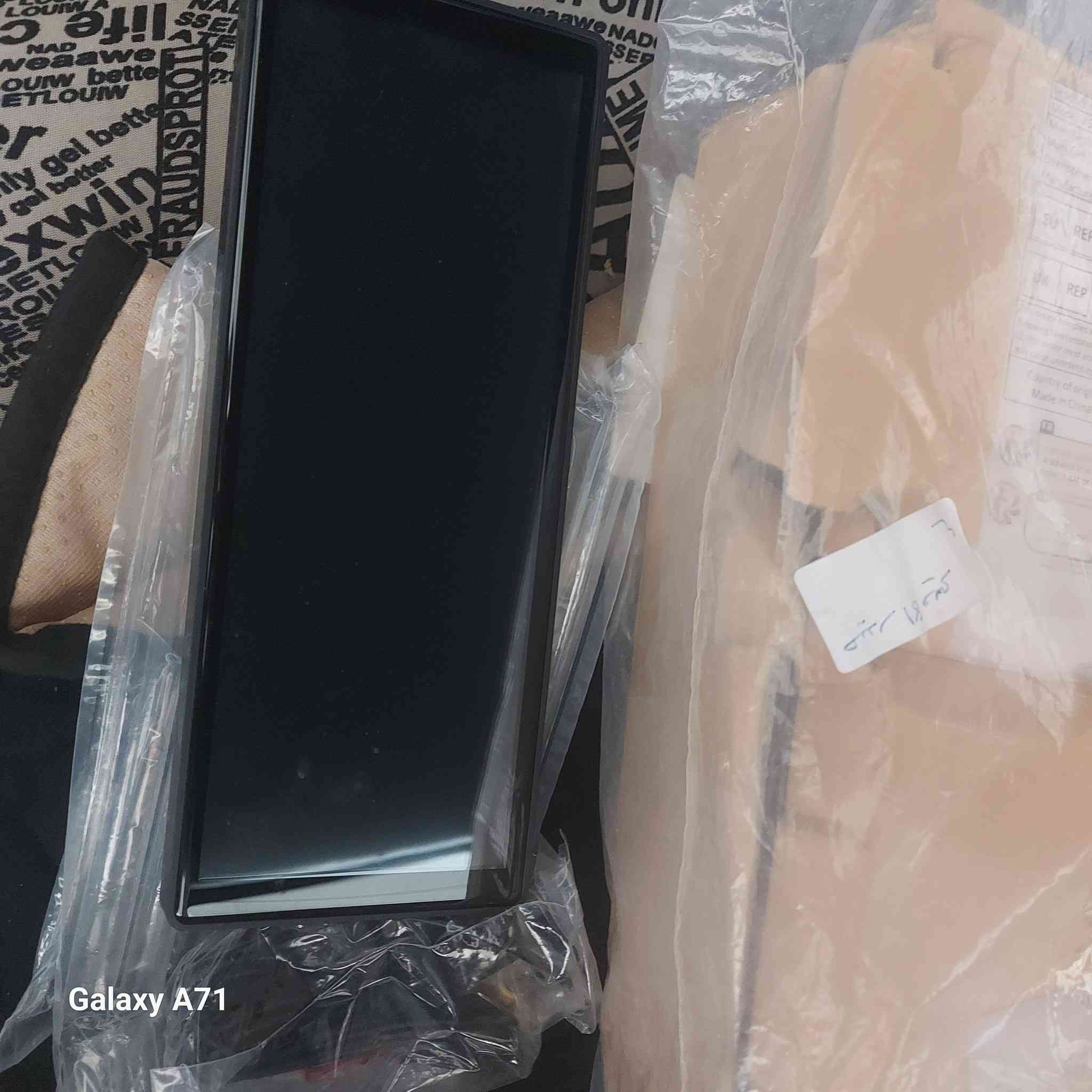 شاشه سياره جديده مامشدوده وكامره وياهه 
تشتغل على جداحه على فحص سعرها 40 الف وبيها مجال
*********** شارع النجمه
