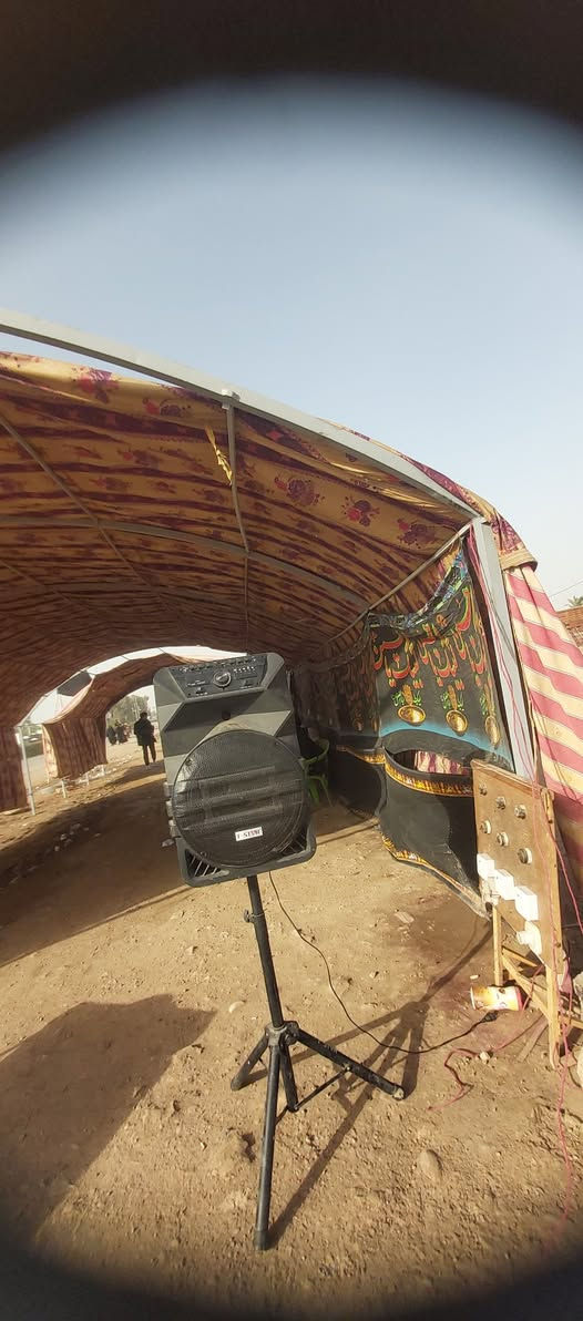 السلام عليكم ورحمة الله وبركاته  يوجد لدينه جادر وقماش تسع اقواس شبح العرض سته جادر وحديد نضيف للبيع العنوان واسط الحفريه السفسار علاء هاذه الرقم ***********
