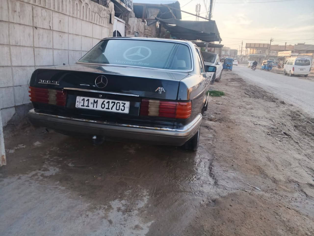 السلام عليكم اخوان مارسيدس E300رئاسي موديل١٩٩٠ السياره جديده وجاهزه من كلشي تخم تاير باتري جديد مكينه قبل ٣اشهر شادها مكينه ٣٠٠٠ ياباني كير ومكينه واكسل وحداديه كلهن ١٠٠٪؜ السياره باسمي رقم انكليزي السياره نقصها فقط شغلات بسيطه  مال تبريد  بيها داخلها نظيف و حلو مكان السياره بابل القاسم السعر ٥٥  رقم***********وات ساب فقط

