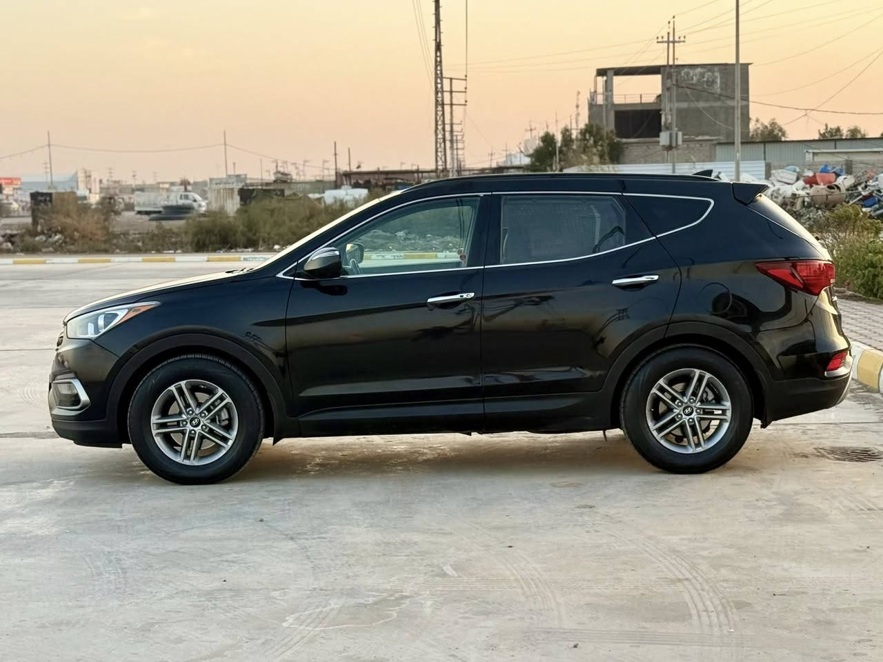 السلام عليكم
سنتافي موديل 2017 

وارد كندي 

لون اسود 

رقم اربيل  بسم شخص تريد تحويل 

تريد وكاله  اني حاضر 

سياره بيه صبغ جاملغ امامي بدون اي داخل 

وبيه صبغ بل تكمه من باب 🚪 لسايق 

وبيه بارد بل بنيد مبين بل صوره 
 
محرك 2400 

سياره بيه تخم تاير جديد 

موصفات بري روما 

بصمه  تشغيل وبواب 

كراسي 🪑 جلد  كرسي 🪑 كهربائي 

صندوق كهرباء ⚡️ 

كرسي خزن ميموري 

‏تدفئة كراسي امامي وخلفي  

رادار جانبي 

‏بردات بلادي 

شاشه كبيره تامره 

سياره بعد بيه هواي موصفات 

لسعر 148 بيه مجال بصيط 

رقم تليفون ☎️ ***********
