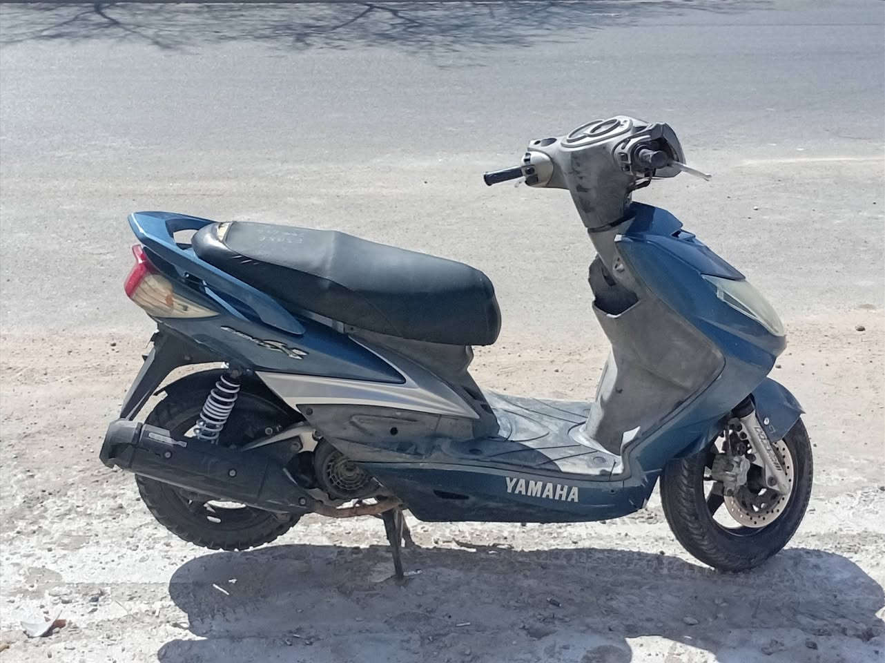 سلام عليكم سكنس للبيع  فحل نوزل خطين نازله من الرمبه صارلها 65يوم تقريبا دراجه من لبيت لشغل الله شاهد عل وضع الرمبه أوراق موجوده نزلته من شارع الضلال مكينه تشغلها ماتسمع صوتها الذيل نكس عندي طابك بزدحام وابو تكتك دعمني هيج دعمه خفيفه طاحت بلذيل اسف ع طاله مكاني بغداد حي البتول للتواصل واتساب متاح *********** السعر 950 وبيها مجال قليل الشراي

