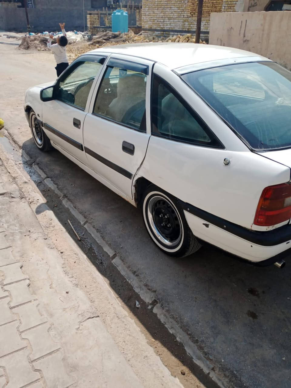 السلام عليكم ورحمة الله وبركاته، اوبل فكتره للبيع السياره كير ومحرك شرط وشرط مداور والباقي كوم حديد ما متواجد عل فيس *********** السعر ١٨
