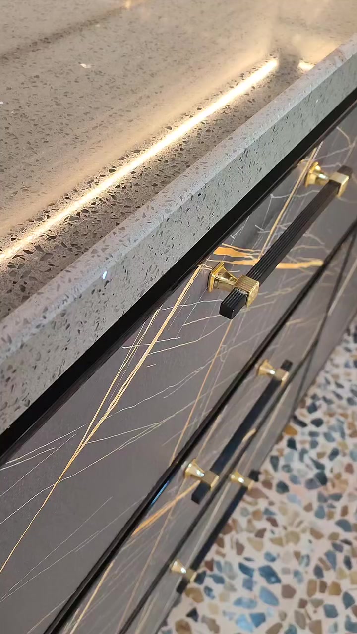 نقدم احدث الموديلات من المطابخ التركيه الحديثه حيث الجوده والضمان👌🙏 لاتجدونه الا في معمل الأخاء 🤝🎁
 شوفو النتيجة الاسفسار ***********واتساب
