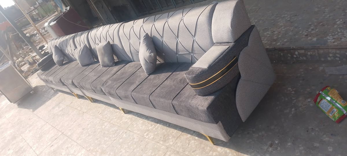 ديوان 4قطع جديد سعر 225امغربه ***********
