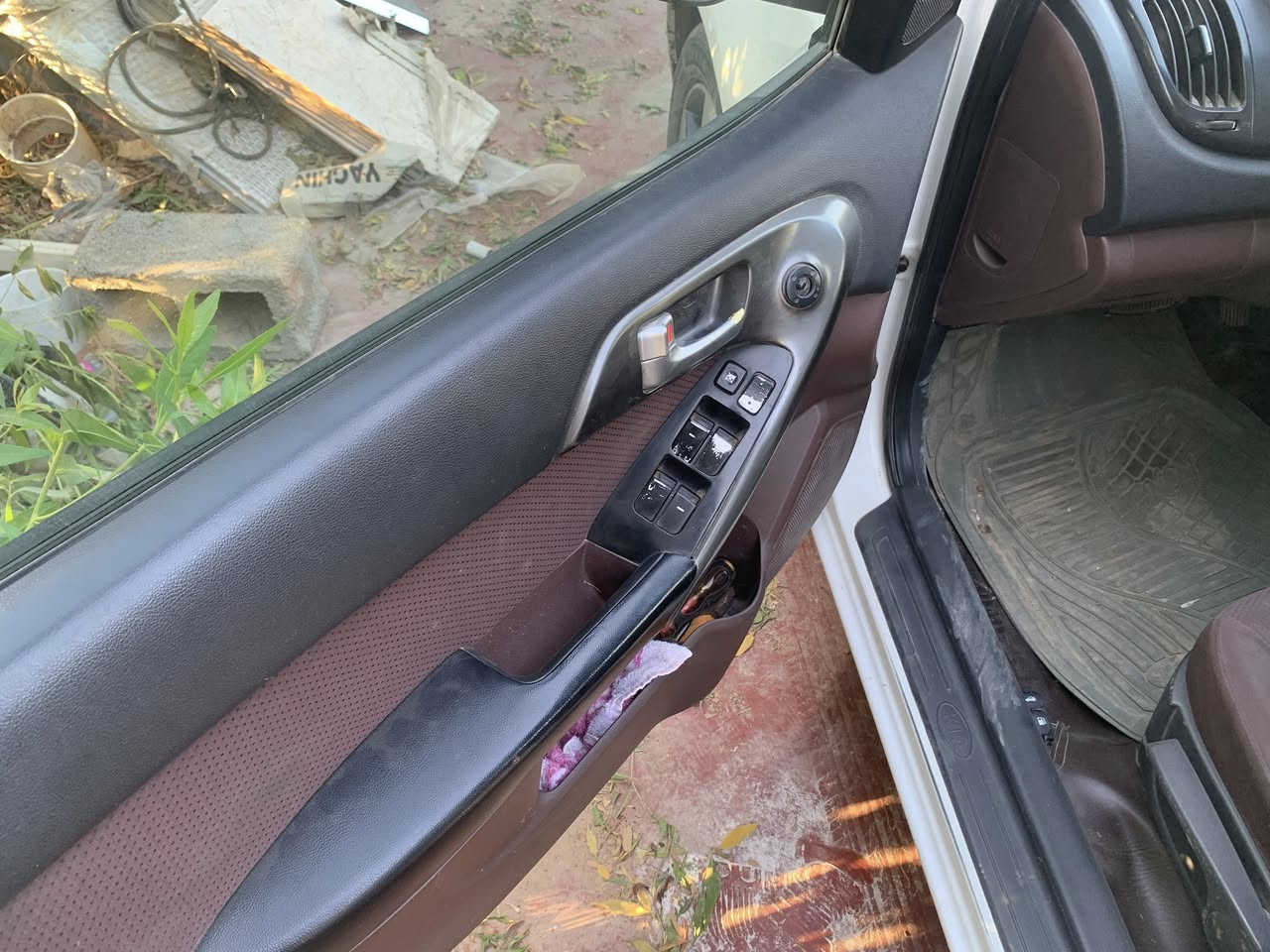 سلام عليكم كيا سيراتو موديل 2011 محرك 1600 دوش وارد امريكي بيه قطعتين باب السايق والبنيد وطلقه بالقماره كير محرك مكفولات دوانز ماكو شاشه كامره سياره حلوه وناعمه نوقصات حداده ودعميه اماميه سياره بسمي سنويه 2029 السعر 90 وبيه مجال وهذا رقمي ***********
