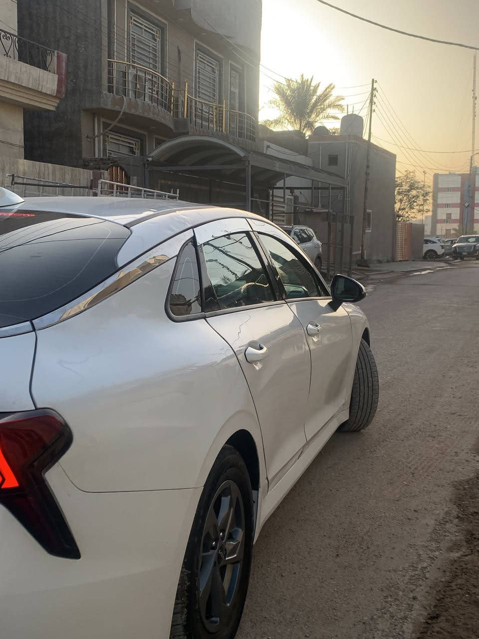 للبيع |كيا كي فايف  2025 غاز
وارد كوري 
السعــر : 170 
تفاصيل السياره :
الموديل : 2025
العداد :30 الف كيلو 
المحرك :4 سلندر
القير : ٨ سرعات 
اللون الخارجي : ابيض 
اللون الداخلي : اسود جلد 
الحاله : نضيفه جدأ
موصفات الراحه :
تشغيل ودخول بدون مفتاح  
تشغيل عن بعد 
تنزيل وتصعيد الجامه بصمه 
مقاعد جلد 
مقاعد اماميه مسخنه ومبرده 
ستيرن مسخن 
ذاكره مقعد 
الترفيه والتقنيه :
Apple CarPlay 
BIuetooth
نضام صوتي فاخر 
راديو اقمار الصناعيه 
منافض شحن يوسبي 
النضمة الامان : 
فرامل طوارئ اوتماتيكيه 
مراقبة النقطه العمياء 
كامره خلفيه 
تحذير مغادرة المسار 
سياقه ذاتيه 
تنبيه المرور الاماميه 
قراءت اشارات المرور 
مراقبة السائق 
مساعد الركن 
نضام الثبات الكتروني
مصابيح LED
اضاءه اوتماتيك
رادارات مري 
شاشه متصله 
كير موس 
وضعيات سياقه 
مقعد السائق كهربائي
 والستفسار :
*********** 
مكاني بابل
