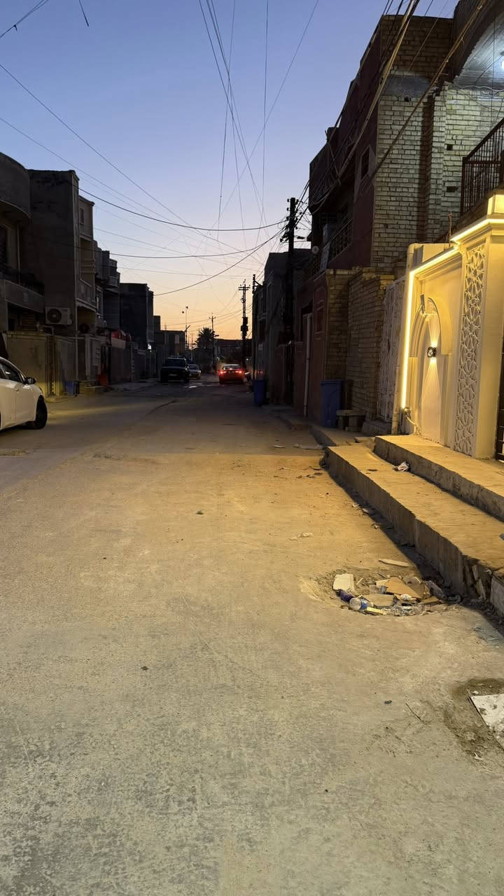 بيت للبيع ١٠٠ م ٥❌٢٠
  السريدات الجديدة المربع الاول شارع منصور قرب المذخر طرمة ٣غرف نوم واستقبال ومطبخ وحمام ومنور وترك خلف البيت وسطحين السعر على خاص ***********
