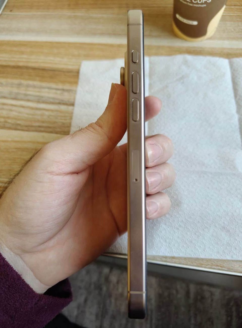 الجهاز: iPhone 16 Pro Max
الذاكرة: 256 جيجابايت
اللون: [تيتانيوم صحراوي]
النسخة: AZ (تدعم شريحتين، النسخة المرغوبة)
نسبة البطارية: 97% (حالة ممتازة جداً)
عدد دورات الشحن: 224 دورة فقط (استخدام خفيف ونظيف) الكارتون والكبل موجودين جهاز فول نضيف موصل, نينوى


**إذا كنت صاحب هذا الإعلان وتريد حذفه لأي سبب، رجاءا أرسل رسالة إلى الدعم الفني**