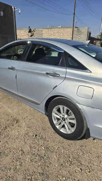 سوناتا ١٣ امريكي  gdi ٢٤٠٠
ضرر في امركيا الجنطة 
الضرر داخل العراق الشاملغ الايمن وطاخ طرف البنيد

مواصفات  
تحكمات ستيرن اربعة جهتين 
كروز تثبيت سرعة 
مانع انزلاق 
ABS
حساس ضغط الاطارات 
حساس ماء الزراكات 
ترحيب 
كامرة دوارة  
شاشة  
لايت زنون اصفر 
نظام ايكو 
الوضع العام للبدن 
محزمة توحيد لون بدون داخل فقط الي ضررت فوك 

الوضع العام للداخل 
محرك  فول 
تبريد فول 
ماء زيتي اخضر راديتر فول 
كير فول وضعين للقيادة 
ادامة للسيارة  كاملة 
اطارات جيد جدا 

السيارة بدون اي عطل او قلوب مشتعل   ولا ناقصة اي شيء  كاملة فقط تشغل وتطلع 

بانزين ودهن فقط 

السعر ٩٥  وبيها مجال بسيط جدا  واذا اكو ازيرا  ١٢ وفوك او عالي مراوس 
رقم انبار مشروع وطني باسمي 

الرقم :***********
