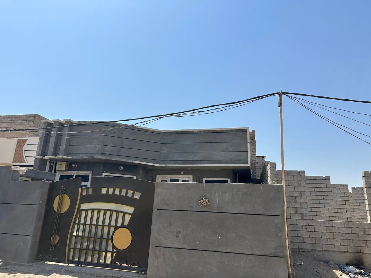 دار للبيع المساحه ١٩٠ متر 
بهرز الدفاعي قرب مدرسه المستنصر بالله 
***********

