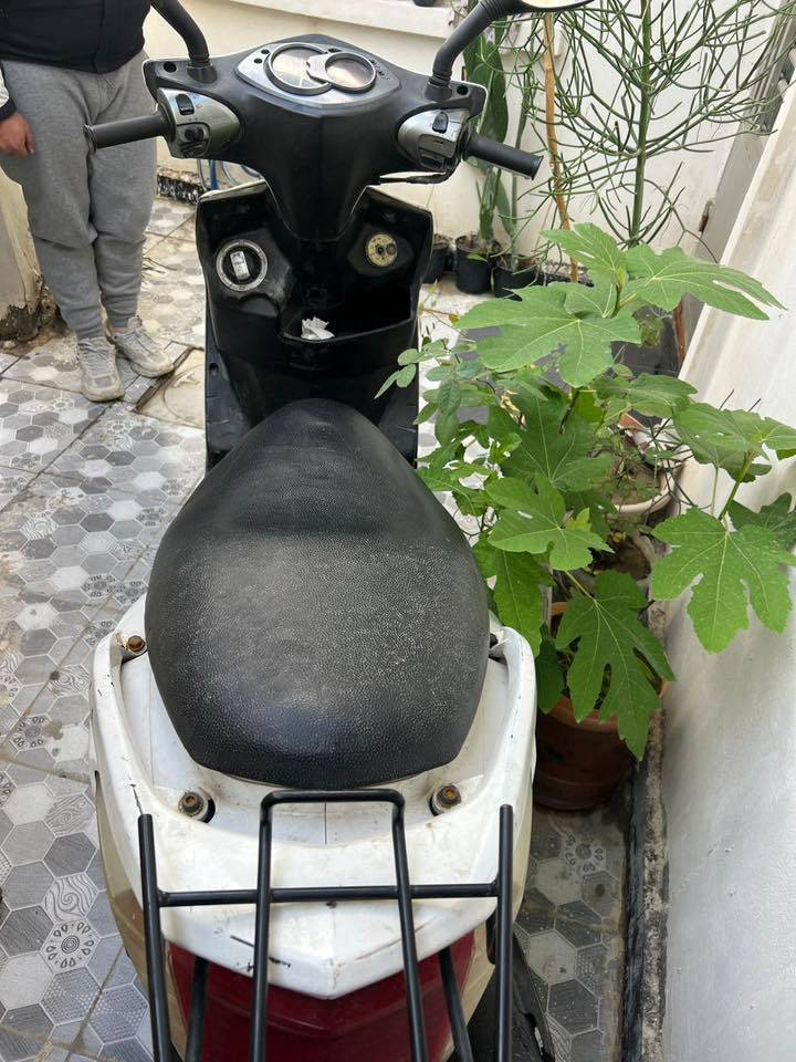 السلام عليكم سكنس فحل ياباني خطين نوزل  مكينه مفتوحه تجفيت درجه اوله بيها مشكله تشتغل او تمشي بيها شلعه فول بس من تشيل ايدك من السكليتر تطفه ماعرف شبيها عارضها البيع بسعر جدن مناسب مكاني بغداد سعر 450الف  رقم الهاتف ***********غير متواجد ع فيسبوك
