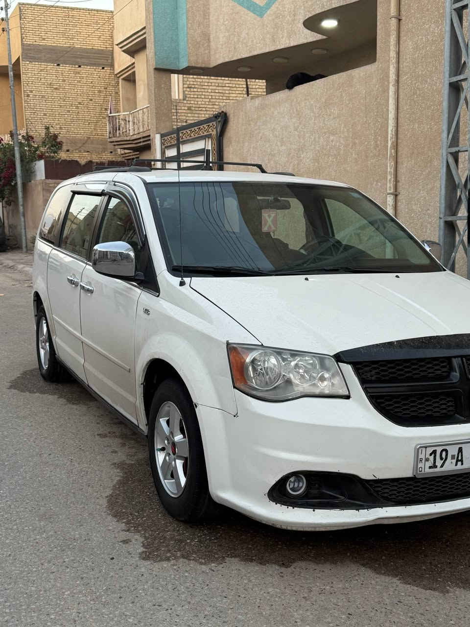 سلام عليكم لبيع دوج كرفان موديل 2012
محرك 3.600 مكينه وكير خير من الله عليه ادامه كامله راديترات جدد تخم تاير وجام كله كهرباء وزعانف ونظام ايكو   السياره جديده ما ماناقصه شي بيه 3قطع مالطخات مو ضربه قويه داخله  كلين السياره البيبان ميكانيك شاشه كبيره منضومه زينون السياره رقمه كربلاء الجديد السياره عدي وكاله وصاحبه موجود سعر السياره 123 وبيه مجال 
رقم الهاتف *********** ابو مصطفى عنوان كربلاء
