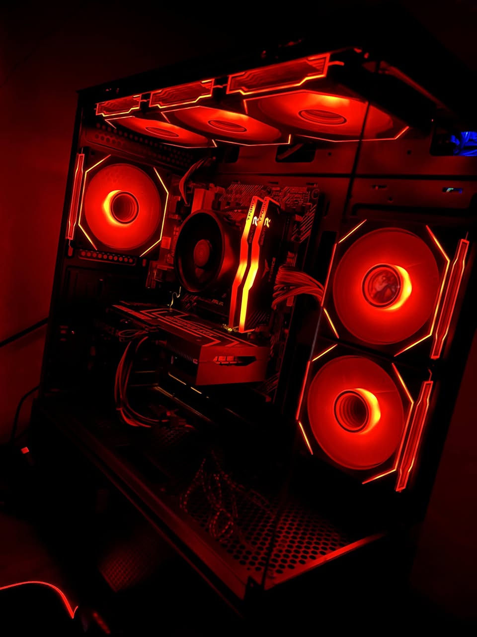 السلام عليكم  pc للبيع رايزن 55600
رامات 2×8 16 3600
ماذر بورد b450m اسوس 
بور سبلاي 600
هارد m2 1t 
كرت ساشه 4060  8g 
 اذا عندك استفسار بعد اكو مواصفات مكاتبها 
,لتواصل   ***********
