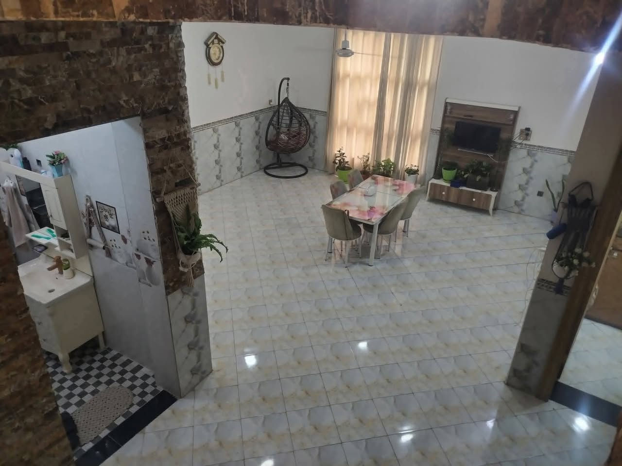 سلام عليكم 
بيت البيع طابو زراعي سند 25
مساحه الكلي 375 واجه 15  نزال 25الطابق الاول متكون من 
استقبال وصاله وهول وغرفة نوم 
ومطبخ  ومجمع صحيات 
الطابق الثاني متكون من 
ثلاثه غرف نوم  وهول ومجمع صحيات 
العنوان  حله نادر اوله على خدمي قرب مدرسه فضه
بل شارع رسول اعضم 
خدمات كامله من ماء اساله +كهرباء +مولد +وطني + تبليط•عرض الشارع ١٠ متر  +مجمع مدارس _روضه اطفال +بتدائيه +متوسطة +عداديه +ستفسار على الرقم***********- او الصفحه
