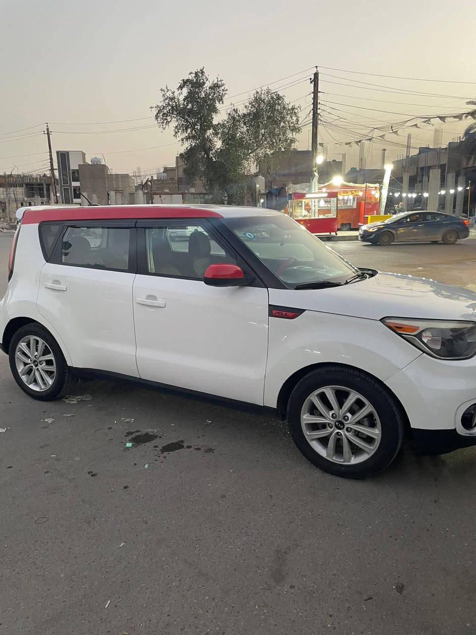 كيا صول 2018 محرك 2000 gdi  مبدل جديد وارد أمريكي حادثها موضح بالصور وبيها صبغ  الداير مال الچاملغ الخلفي صفحة السايق بدون دواخل ماشية 100 رقم بغداد مشروع وطني شرط التحويل سعرها ( 108 ) ورقة مكاني بغداد الجديدة رقمي ***********
