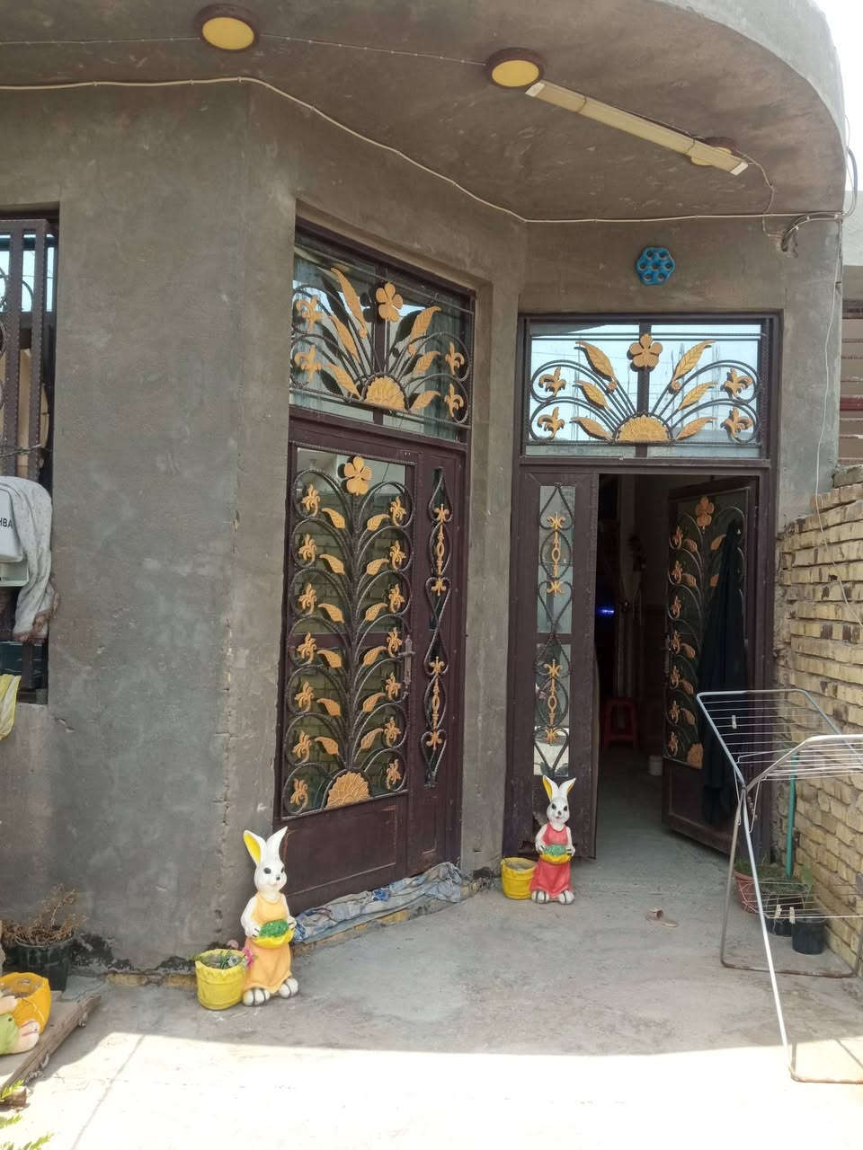 المساحه ١٥٠متر طابو زراعي سند باسم صاحب البيت
حله بكرلي حي الفنانين 
خلف مدرسه آبن طاووس قريب شارع ٢٠متر
محتويات الدار طابق واحد #غرفة نوم واحدة +#كلدور +#مجمع صحيات +#مطبخ +#مناور عدد2+#صالة +#ومدخل +#حديقة +#وكراج سيارة 
موقع ممتاز وخدمات متوفرة كاملة مدرسة قريبه مسافة دقيقه مشي والمنطقه كلش حلوه 
مي +
مجاري 
+كهرباء فول +شارع سبيس 
عرض الشارع 11متر 

للاستفسار  اكثر عن البيت مراسلة صاحب البيت ع هذا الرقم 
‏‪0781 313 6980‬‏ السعر 63وبيه مجال بسيط
