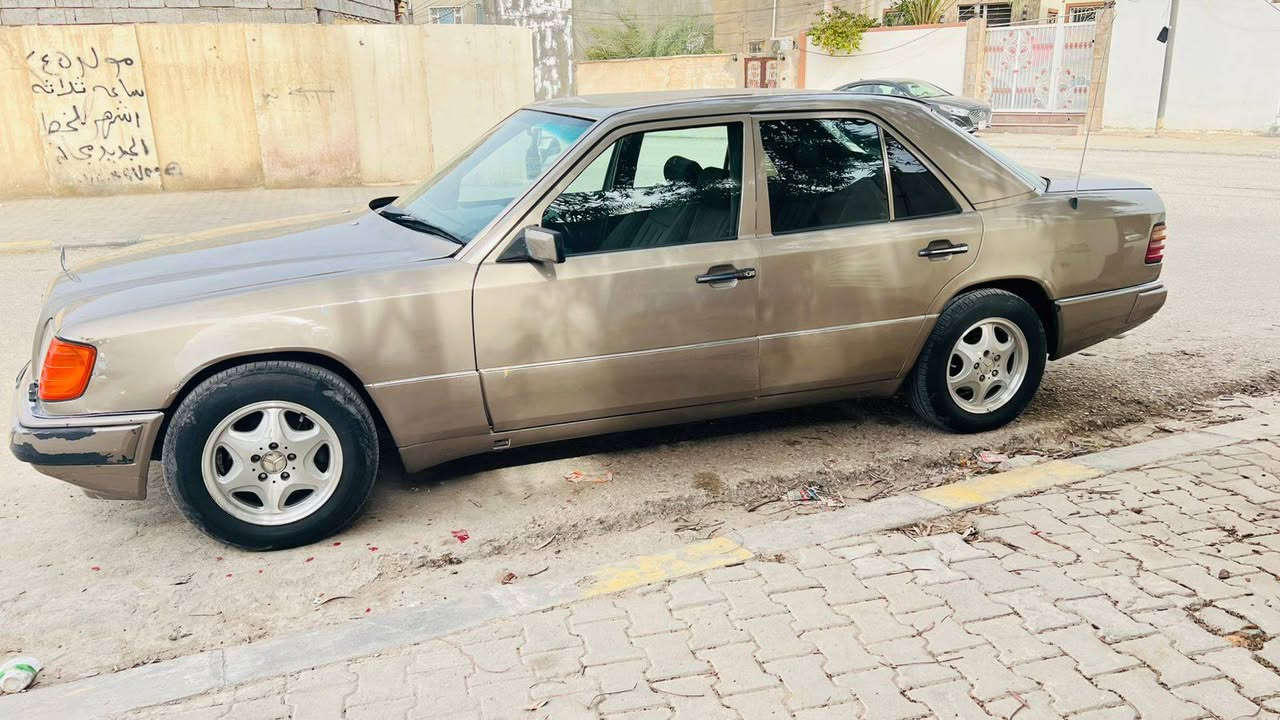للبيع مارسدس دب موديل ٩١ بدون حادث صبغ جماليه فقط مكينه وكير بلاد عنكبوت 3000 تبريد شغال سلايد شغال  سنتر لوك شغال كهربايات كلشي شغال حداديه امامي خلفي تخم تاير قواعد دبل بلاديه شواصي بلاديه مداور ثاني يوم السعر 58 مكانه النجف  الأشرف *********** وات ساب
