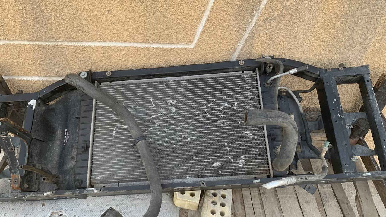 جمسي او شوفر من 2000الى2006
بدنه الفينيه لبيع حاويه راديتر ماء + فابريتر تبريد مال بره ما مستخدمات هنا كلش نضاف لبيع مكاني بغداد  زعفرانيه ب250     ***********
