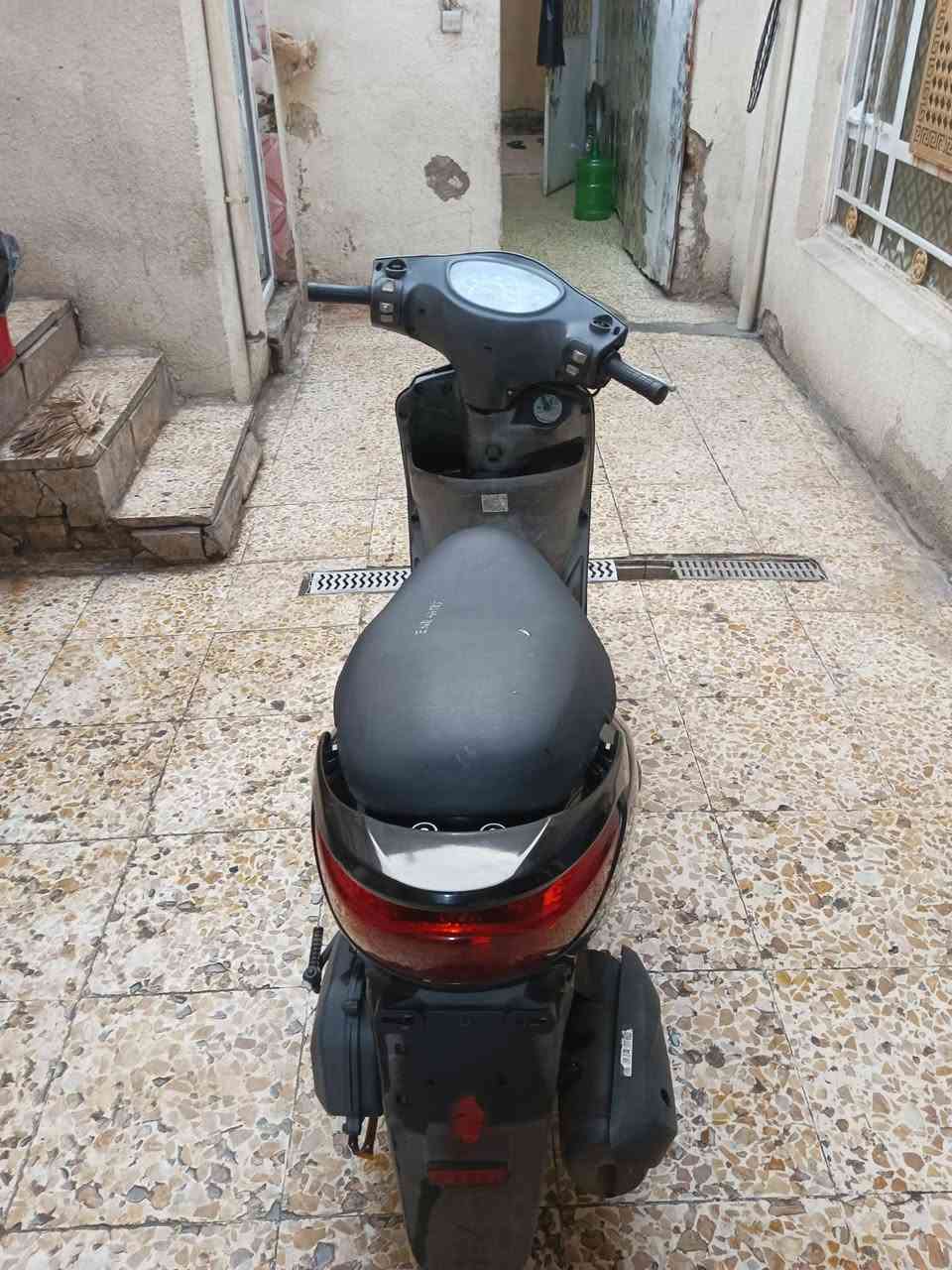 السلام عليكم دراجه بريز لايت عالي كابريتر لون اسود كلها ختم واحد دراجه رمبه مكفولة كفر ومكينه اي نقص مابيه كلها شغال أوراقه كامله شراي يتصل ع *********** عنوان بغداد
