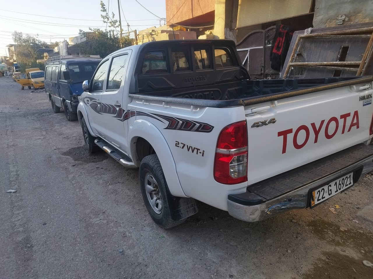 سلام عليكم بيكم هاي لوكس موديل 2014شكل جديد سياره كلش نضيفه كهرباء كله شغاله دوشمه  سياره جديده كير مكينه مسجل شاشه أكسل كفاله تبريد جديد تخم تاير باتري جديد سياره كامله على اخر حبايه رقم سياره أربيل مكان سياره بغداد شعب قرب جامع بيت مجيسر قرب مخبز بغداد حي اور رقم الهاتف *********** رجاء رجاء المو شراي لا يتصل ما ارد على التعليقات مكلف بالنشر
