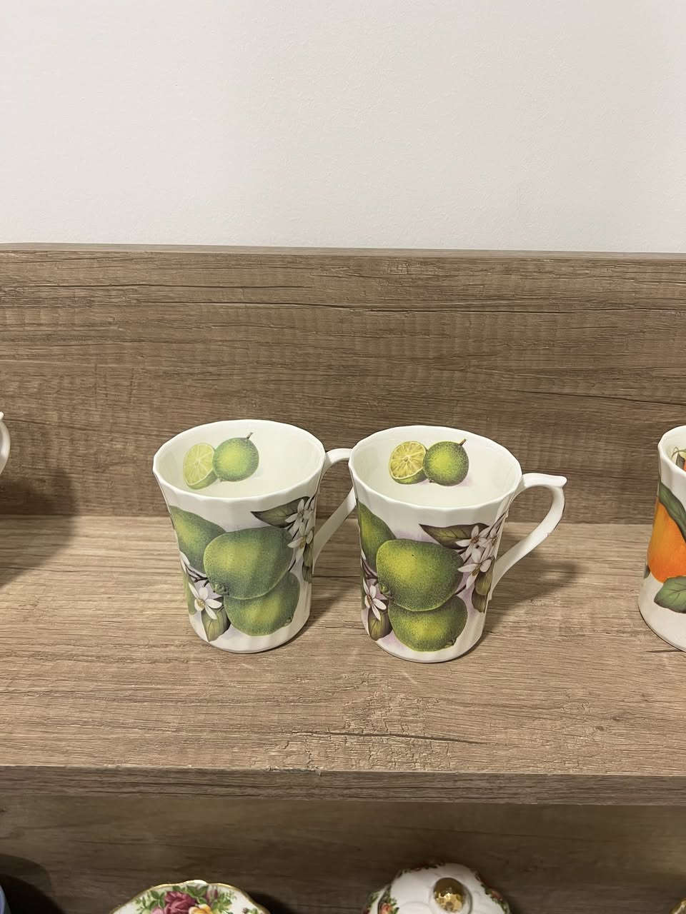 6 أكواب شاي/قهوة أصلية من Argyle Bone China
صناعة إنكليزية 🇬🇧�بورسلين فاخر (Bone China) بنقوش فواكه جميلة ومميزة 🍋🍊�حالة ممتازة وخالية من الكسر أو الشرخ.
مناسبة للاستخدام اليومي أو للديكور وجمع التحف.
للاستفسار راسلني خاص .


**إذا كنت صاحب هذا الإعلان وتريد حذفه لأي سبب، رجاءا أرسل رسالة إلى الدعم الفني**