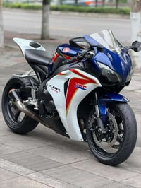 CBR1000RR 2011 $٣٩٠٠🔒  ✅ ضمان محرك وقير – بدون أي حادث ✅ الدراجة موجود...
