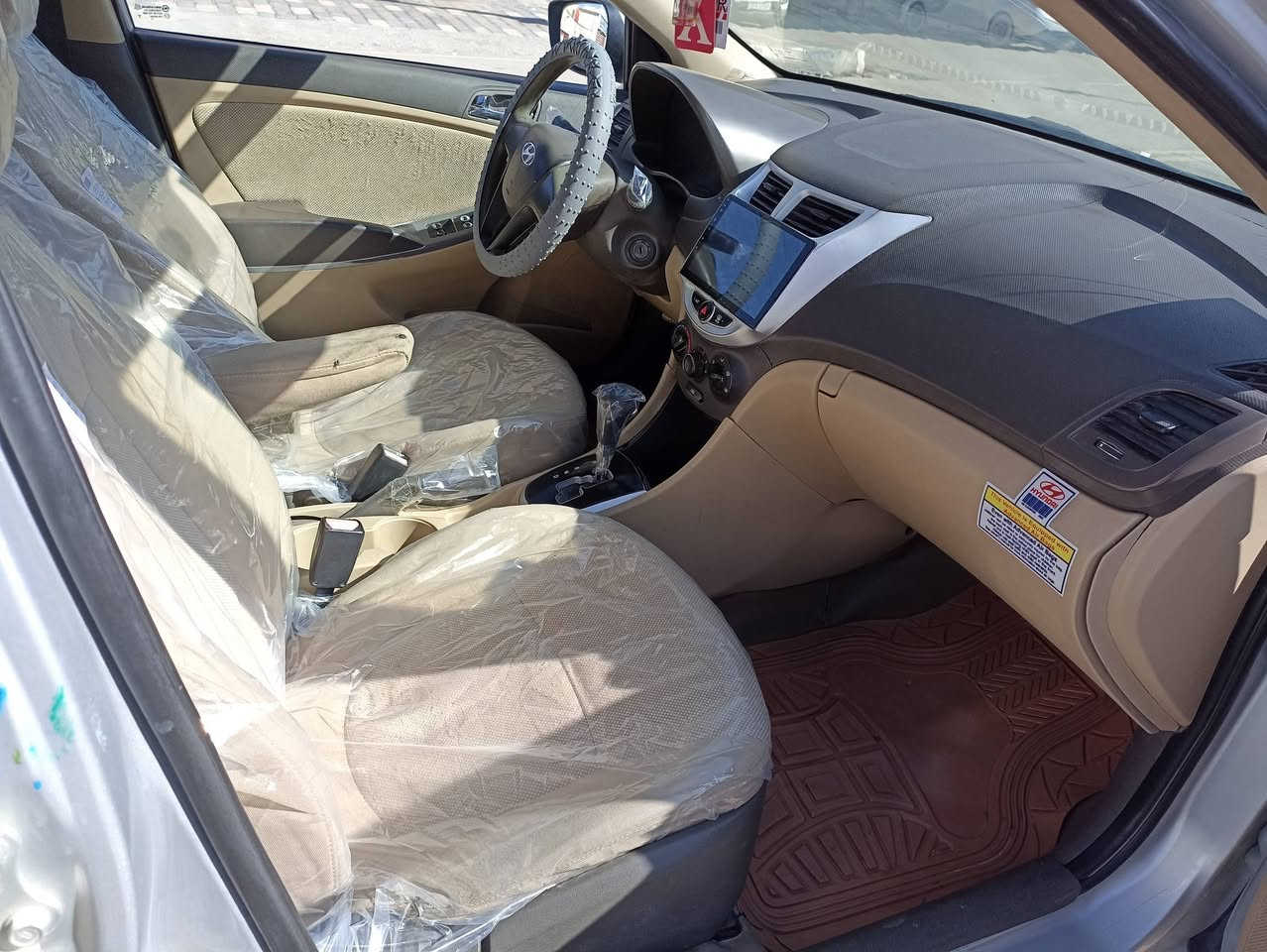 اكسنت 2013 خليجي بيهه باب وجاملغ مفتوحات بدون صبغ ومعجون وتصليح جاهزه كير مكينه حجم محرك 1600  حداديه تخم تاير. حره تحويل ثاني يوم مكاني بناصريه حي شهداء شارع نص سعر88 وبيها مجال شراي يتصل ***********
