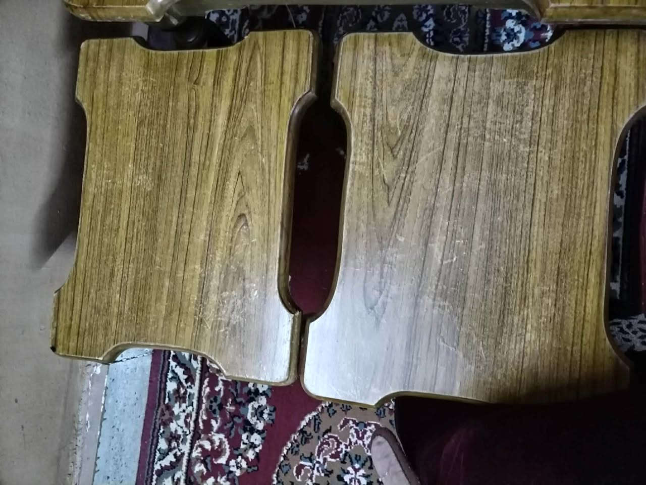 ميز مع اربع طبلات  نضيفات  خشب زان اصلي
السعر 100 وبي مجال بسيط 

مكاني حي الجوسق 

رقم ***********
