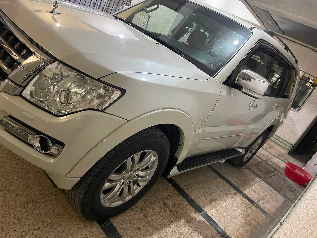 السلام عليكم
للبيع باجيرو حبتور علامه ذهبيه 2020 

لون ابيض 

رقم اربيل 

محرك 6 سلندر 3800

ماشيه 61 الف حقيقي 

مكفولة من الصبغ على وضع الشركة فقط تكحيل بالدعامية الأمامية 

7راكب 

مواصفات حبتور 

كشنات كهربائيه 

تبريد ثلاث قطع

لايت زنون

زراك لايت 

سستم دمام 

مري جانبيه كهرباء 

بك لايت ضبابي

السعر 244$ وبيهة مجال 

للأستفسار ***********

 السيارة على ايدي جبتهة زيرو مكان السيارة بغداد
