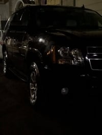 تاهو 2012 راد كندي كلين بدون حادث سياره بيها ٣ قطع صبغ فقط اثر جراد بد...