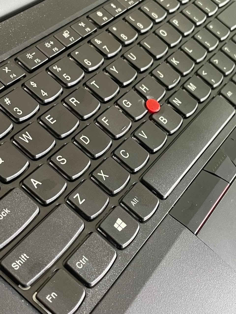 لابتوب Lenovo ThinkPad A485
⚜️ المواصفات:
⚜️ المعالج: Ryzen 5 — الجيل الثامن
⚜️ الرام: 8 GB DDR4
⚜️ الهارد: 256 GB SSD
⚜️ حجم الشاشة: 14.1″
⚜️ كرت شاشة خارجي: 2 GB
⚜️ البطارية: ليثيوم ممتازة تدوم لساعات طويلة
🎁 الهدايا والملحقات:
• حقيبة لابتوب
• شاحن لابتوب

• تغليف احترافي (داخل كرتونة)
🛡️ الضمان والخدمات:
• فحص اللابتوب و مقارنة المواصفات و النضافة قبل الاستلام عند المندوب.
• ضمان أسبوع كامل بعد الاستلام.
• تنصيب ويندوز حسب الطلب مع جميع البرامج الأساسية و Office مثبتة.

🚚 التوصيل: التوصيل متوفر إلى جميع محافظات العراق

السعر  292,000
واتساب ***********
