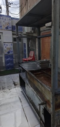 غراض مطعم للبيع استعمال قليل مكان بغداد مدينة الصدر ٠٧٧٤٤٤٤٩٠٤٥