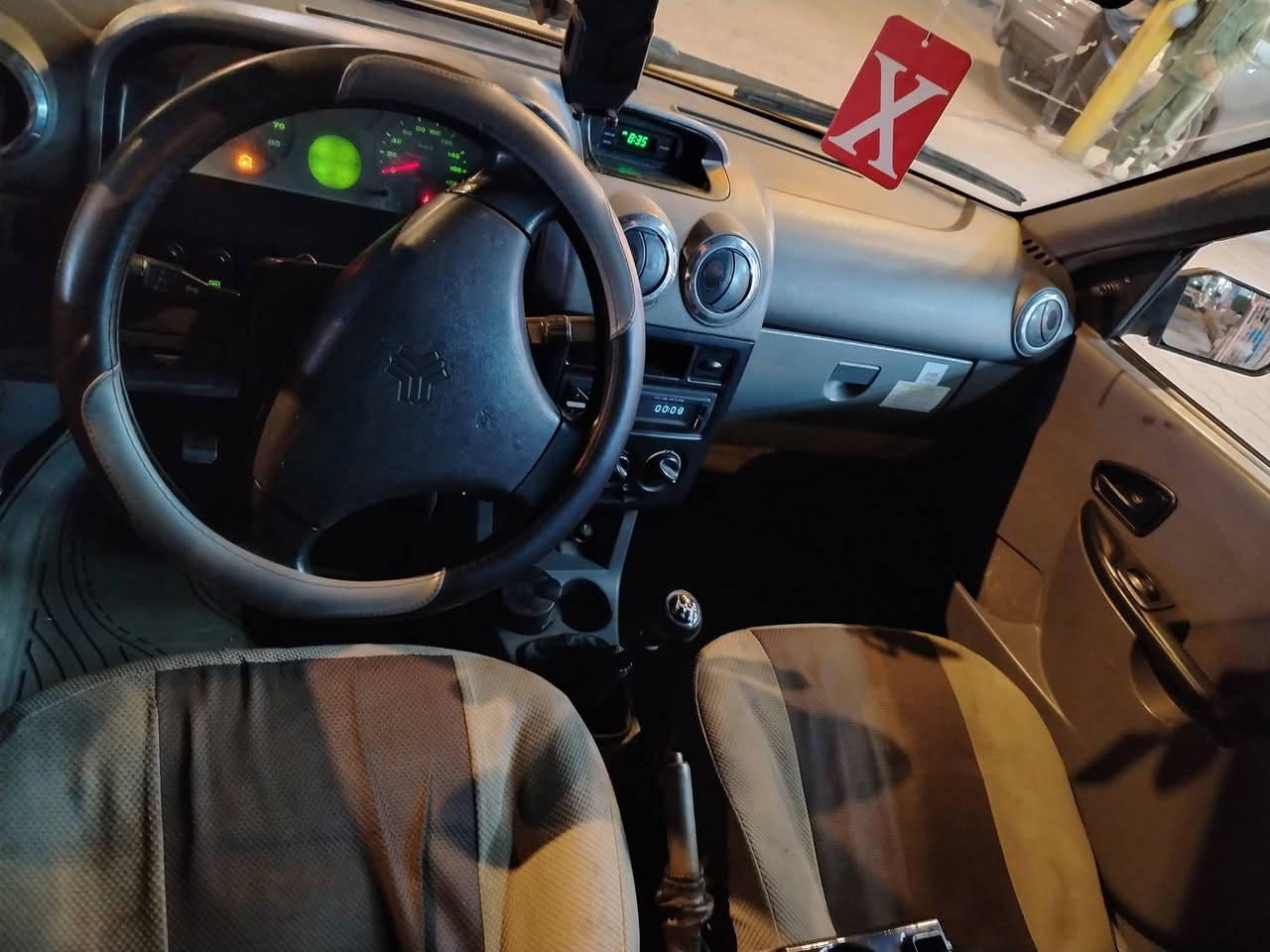 السلام عليكم سايبا للبيع بيه مبدل جاملغ شواصي معمرات حداديه جديده محرك وكير جدد تايرات كهربائيات شغاله بأسمي هيئه غرامات مصفره كربلاء المقدسة حي القدس *********** خاص مغلق السعر 33 وبيها مجال
