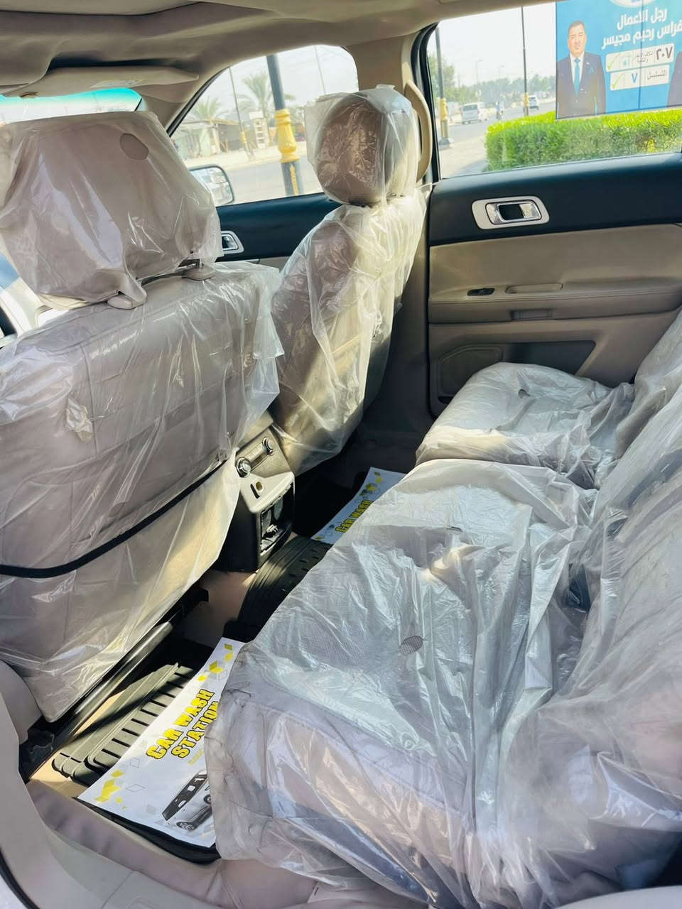 السلام عليكم
فورد اكسبلور 2011    وارد خليجي شركة نيفا
بأسمي رقم انكليزي الجديد 3.5 6vابيض خليجي كلين السياره فقط شبر بالجاملغ الامامي 
سياره فتحة سقف
تشغيل عن بعد
حساسات خلفيه
اشاير بالمري
داخل جلد وكهرباء 
شاشه كبيرة 
كير و مكينه كفالة
شاشه كبيره وجديده اني شديتها على ايدي
تبريد قطعتين ثلج
سياره فول  موصفات حلوه
السعر ١٣٥وبيها مجال 
 للبيع او مراوس .
رقم الهاتف ***********
