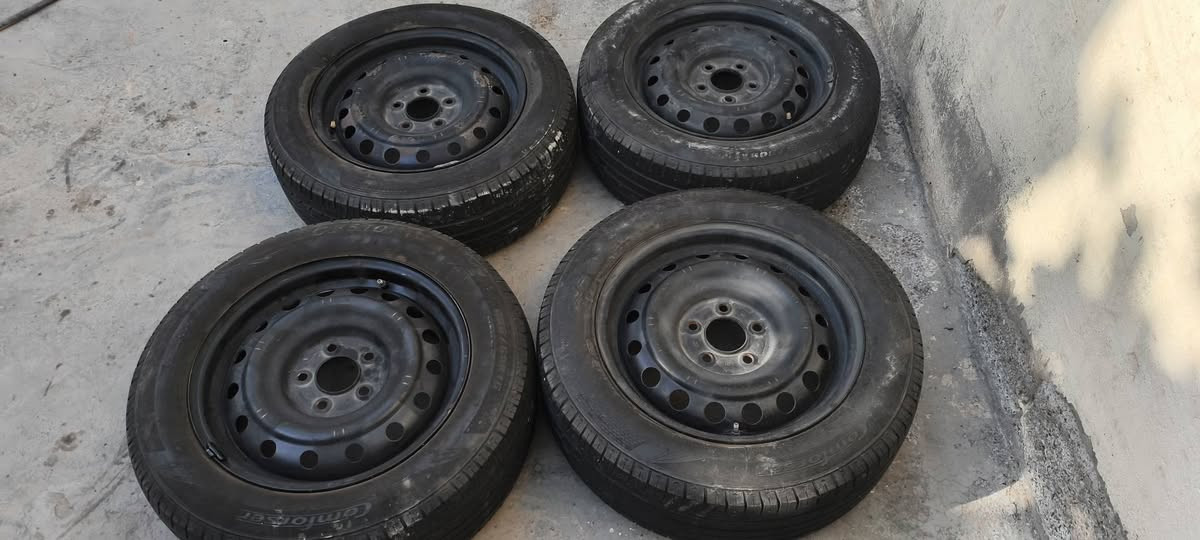 لبيع تخم ويل كوري و تخم تاير نضافه فول حجم 205/60/16 سعر 180 وبي مجال مكاني ديالى ***********
