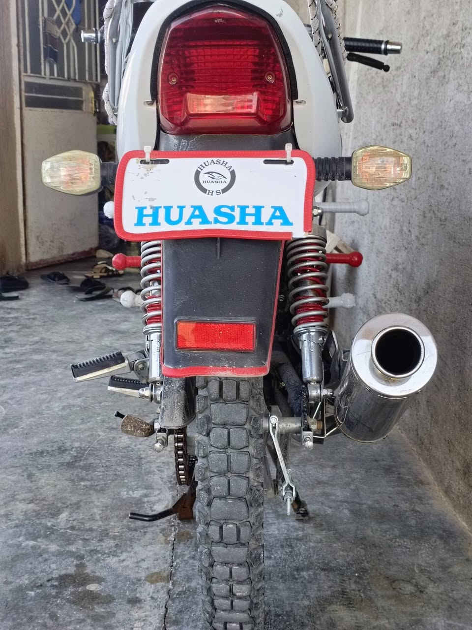 السلام عليكم ورحمة اللـه ..
هيوشه موديل 2024 للبيع فقط جديد محرك كير مكفولل كهربائيات كلها جديده بس يرادلها تضبيط للوايرات ( اشاير + گيج سرعه ) وگفن بسبب المطر وله هنه جديدات شرط ..

بيه بس هاي الضربه بالتانكي وابد ما مأثره عليه 
بانزين كله محسّن ودهن بترومين  ,

السعر 850 وبيها مجال للناس الطيبه ، مكاني حديثـه - الخسفـه 

سبب البيع محتاج فلوسه  ،    وضحت كلشي لحد يجي يسأل 

رقمي / *********** 
متواجد واتس وفيس وكلشي تريده موجود
