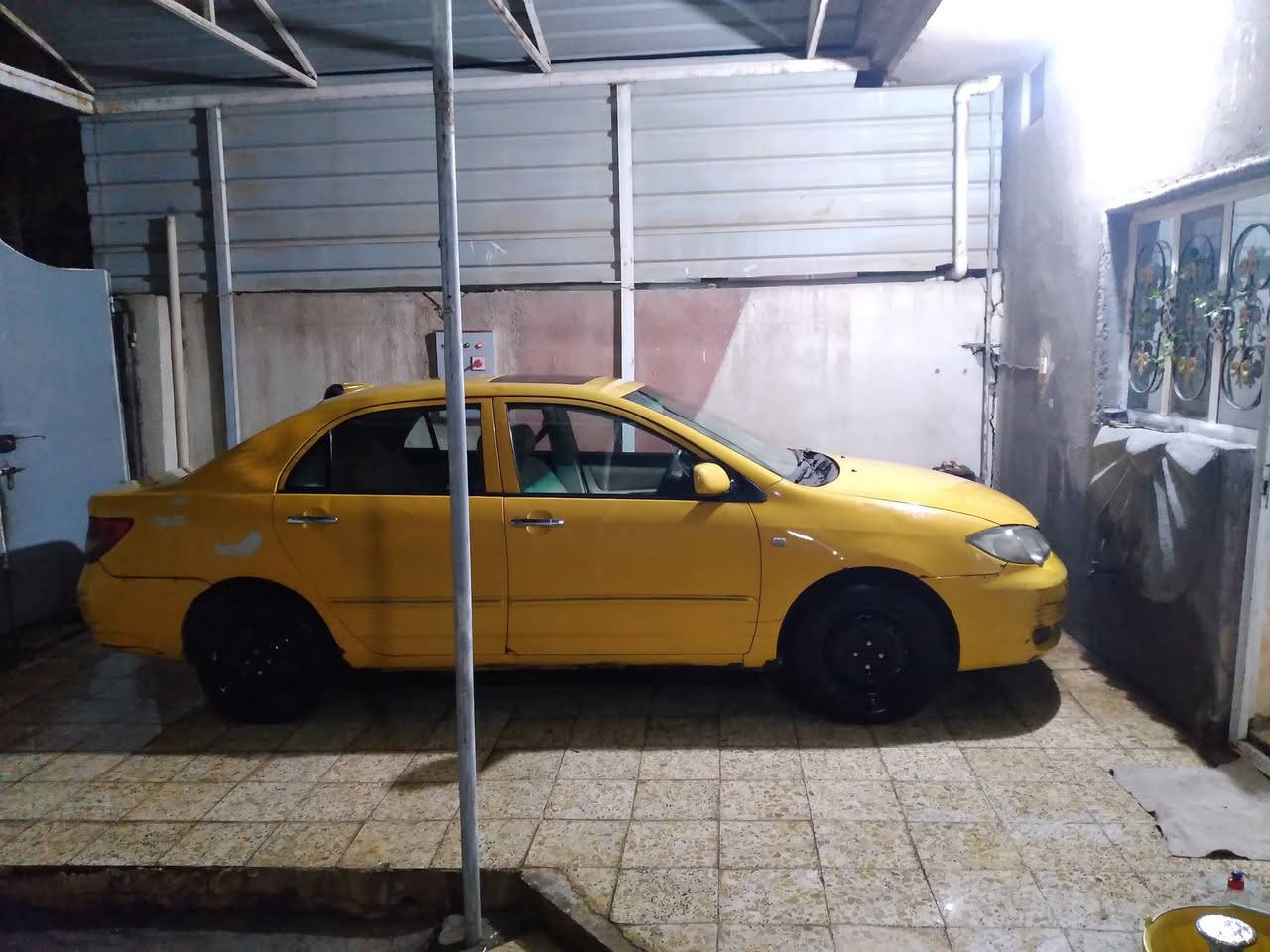 السلام عليكم يوجد سياره للبيع بي واي دي موديل 2011 بسمي السياره بيه الكير نمره الرابع يفلت التبريد شغل التتفه شغاله الكهربايات شغاله بيه تلحيضات بسيطه السعر 35  الرقم ***********
