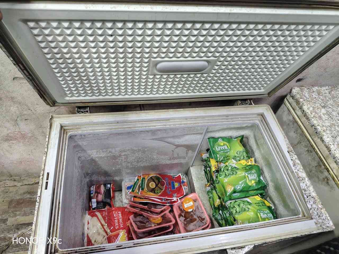 سلام عليكم أسواق للبيع تردون بس غراض تردون كوتره اليريد شي منه يتصل علرقم ***********
