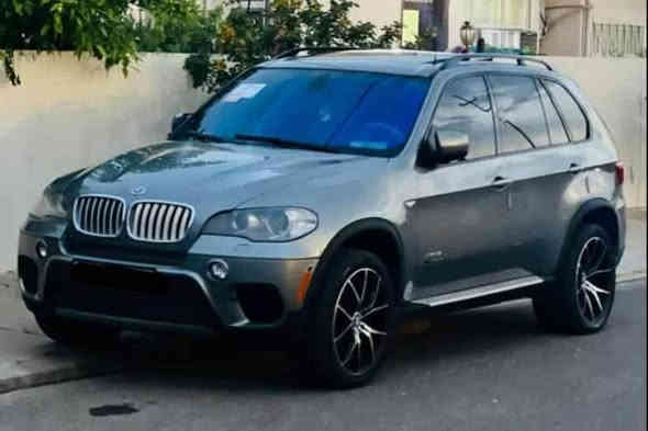 بی ئێم دەبلیو 2013 قەپات مواسەفات X drive 
پانۆڕاما 
بێ ڕەقەم -ادوات-دوبەی 
کامیرا ٣٦٠پلە ٦پستونی بانزین
زور نوی عام وحیزام نەبی
هیچ مەسرەفێکی تێدانیە 
زۆر توند و تۆڵە 

سـعـر : لە کۆمێنت داوابکە ڕاستەوخۆ بۆت دێت 📥 

گێر و مەکیەنەی بەشەرت 
هیچ کێشەیەکی تێدا نییە 

ژمارەی خاوەنەکەی 
***********
