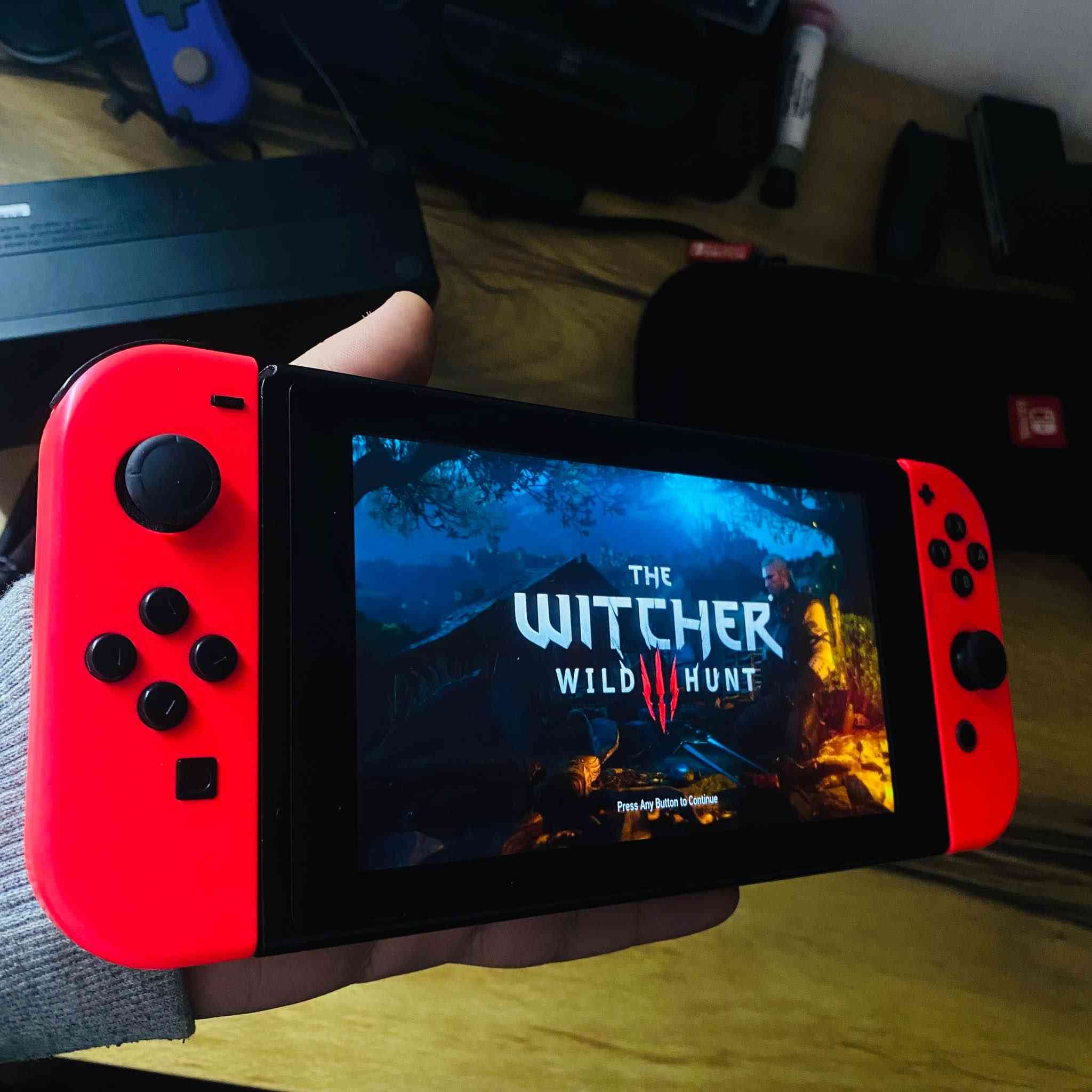 السلام عليكم، تم العرض للبيع وبسعر مناسب

نينتيندو سويتش LCD العادي مهكر قطعه اصلي 
نضامين معزول online + offline بجميع الملفات والبرامج

النينتيندو النسخة المحسنة باندل مميز والنضافه ممتازة
خالي من اي مشكله سليم من كل النواحي 
اللمس - الاتصالات - الازرار - التحكمات - الصوت 
كل شيء سليم ويأتي مع الضمان الاستلام من باب البيت

الجهاز بذاكره 32 + رام خارجي مميز 256 جيجا
محمل عليه اقوى واجمل الالعاب مثل :
The witcher 3 - stray 🐈 - mortal combat full game
فيفا ايضا والكثير من الالعاب موضح بالصور …
اون لاين شغال لجماعه فورت نايت - روكيت ليك - يوتيوب 

ملحقات الجهاز كاملة وشغاله مع النضافه الممتازة :
الدوك للعرض ع البلازما - شاحنه Nintendo اصليه -
جوستك حامل جويكون - جويكون الاصلي - كيبل hd -
سلايدات جويكون - حقيبه نينتيندو  

السعر 250 الف فقط / علما 350 في المحلات 
العنوان  / بغداد - البياع - شرطه الخامسه 
الرقم / ***********
يوجد توصيل لجميع المناطق والمحافظات بغداد, العراق
